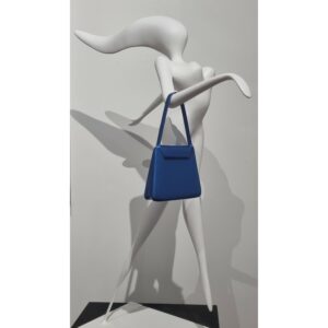 Femme au K bleu